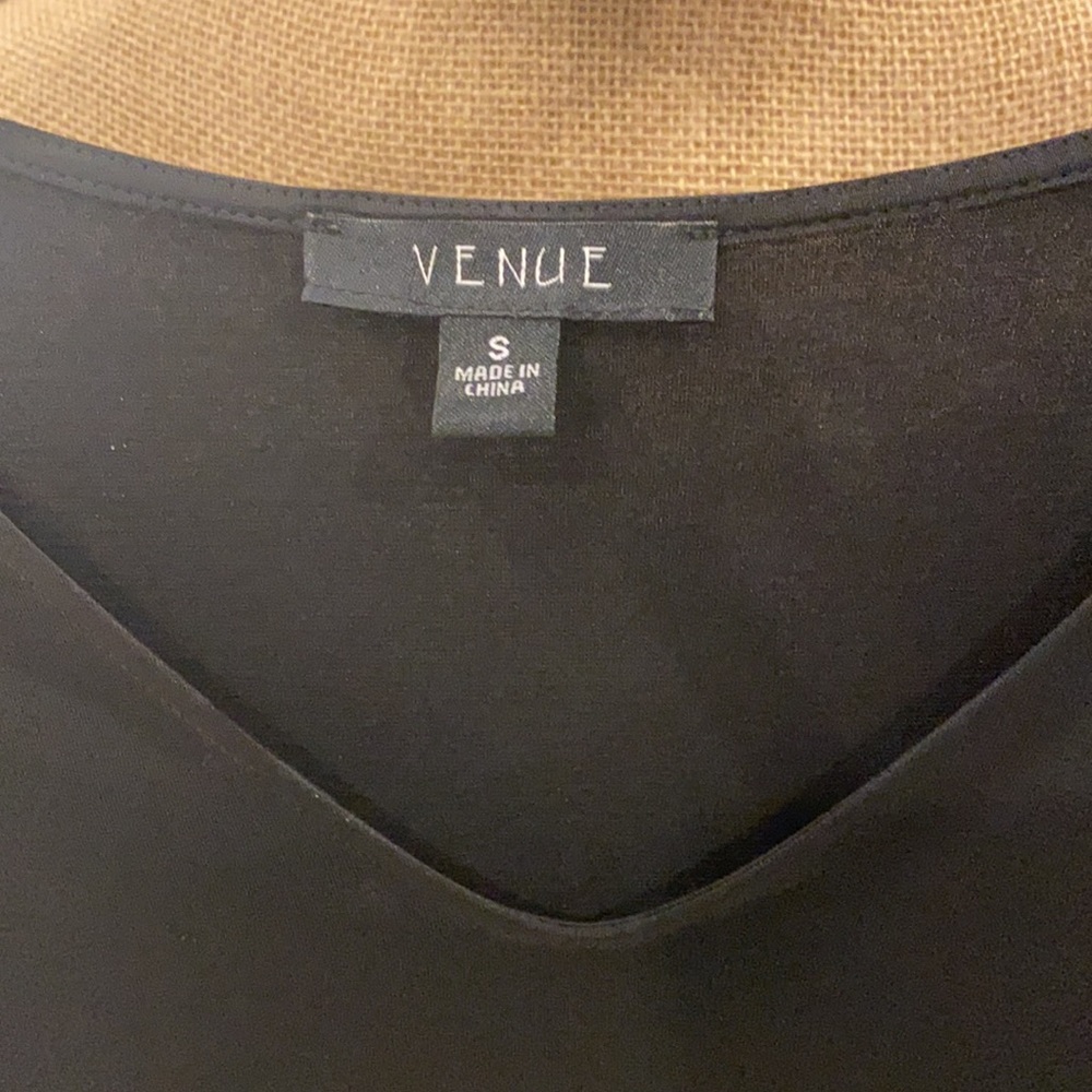 Beautiful blouse! - Picture 3 of 5